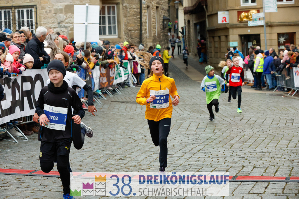 1700m Stadtwerke Jugendlauf | 3 Koenigslauf 2024 1700m Stadtwerke Jugendlauf - Realisiert mit Pictrs.com