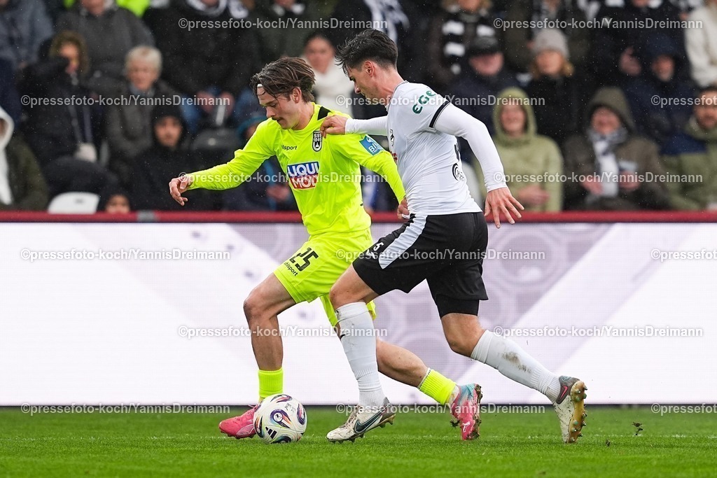 xYDRx25102501020 | 25.10.2025, xydrx, Fußball, 3.Liga, SC Verl - SSV Ulm 1846, Saison 2025 2026, Sportclub Arena: Elias Loeder (SSV Ulm 1846 #25) im Zweikampf gegen Martin Ens (SC Verl #5)  DFB regulations prohibit any use of photographs as image sequences and or quasi-video.