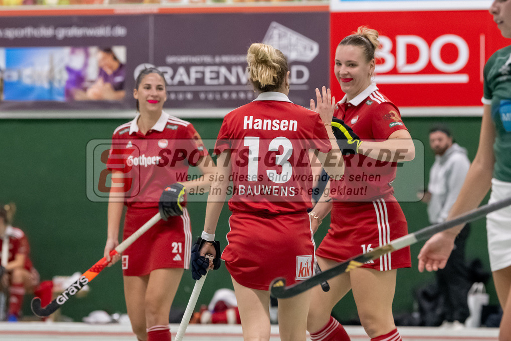 SFE_20241201_0053 | Köln, Deutschland, 01.12.2024:  Hockey 1. Bundesliga Damen Rot-Weiss Köln - HTC Uhlenhorst im KTHC Stadion Rot-Weiss Köln Tennis and Hockey Club am 01.12.2024 in Köln, Deutschland. (Foto von Stephan Fehrmann)Köln, Germany, 01.12.2024: Hockey 1. Bundesliga Damen Rot-Weiss Köln - HTC Uhlenhorst in KTHC Stadion Rot-Weiss Köln Tennis and Hockey Club at 01.12.2024 in Köln, Deutschland. (Foto from Stephan Fehrmann)