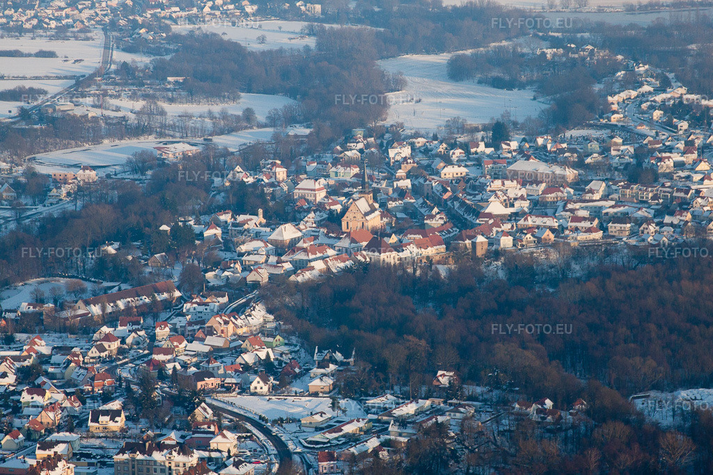 Vue aérienne: Lauterbourg à Scheibenhard dans le département Bas Rhin, France.Photo: IMG_36688.jpg prise le 05/01/2011 par Werner Riehm/FLY-FOTO.euRésolution de l'original: 4752 x 3168 px
