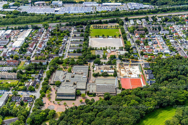 Duisburg240703504-Sued | Luftbild, Duisburg-Süd, Baustelle für das neue Südbad an der Gesamtschule Duisburg-Süd, Sportanlage, Großenbaum, Duisburg, Ruhrgebiet, Nordrhein-Westfalen, Deutschland