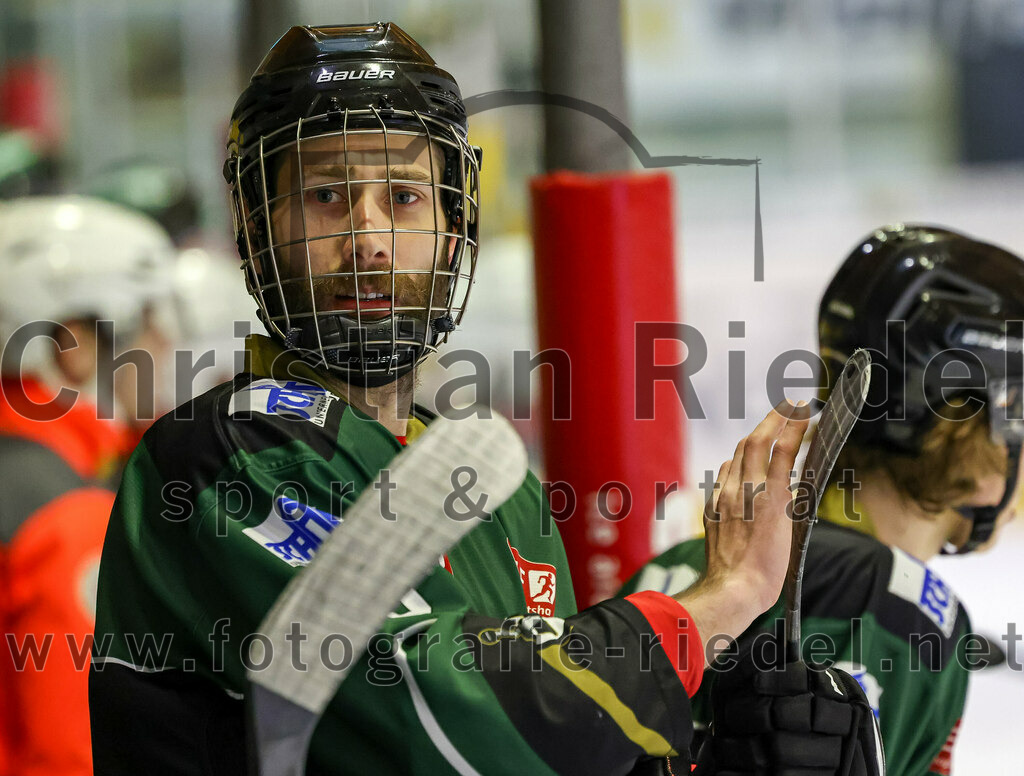 2022-11-20_043_TSV_Erding_gegen_ERSC_Amberg | Erding, Deutschland, 20.11.2022:
Eishockey, Bayernliga 2022 / 2023, 15. Spieltag, TSV Erding gegen ERSC Amberg, Endergebnis: 5:1

Florian Zimmermann (Erding Gladiators, #5)

Foto: Christian Riedel / fotografie-riedel.net