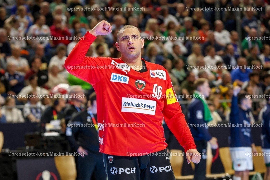 xSSCx19042602007 | 19.04.2026, xsscx, Handball, DHB-Pokal Lidl Final4, Spiel um Platz 3, TBV Lemgo-Lippe - SC Magdeburg, Saison 2025 / 2026 Herren, Lanxess Arena, Köln: Dejan Milosavljev (Füchse Berlin #96) feiert einen gehaltenen Wurf Photo: xSandraxScherningxPressefotoKochx