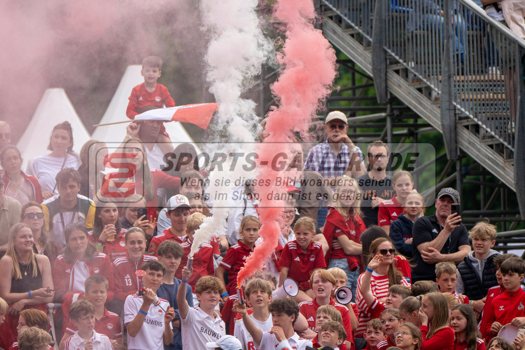Final4_20250601-1407-HK108580 | Krefeld, Deutschland, 01.06.2025:  Feldhockey Final4 2025 – „Deutsche Feldhockey-Meisterschaften 2025“ Crefelder HTC - Rot-Weiss Köln (Finale Herren) im Gerd-Wellen-Hockeyanlage am 01.06.2025 in Krefeld, Deutschland. (Foto von Kramhöller/Fehrmann/Kaste)Krefeld, Germany, 01.06.2025: Feldhockey Final4 2025 – „Deutsche Feldhockey-Meisterschaften 2025“ Harvestehuder HTC - Düsseldorfer HC (Finale Damen) in Gerd-Wellen-Hockeyanlage at 01.06.2025 in Krefeld, Deutschland. (Foto from Kramhöller/Fehrmann/Kaste)