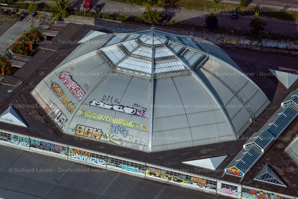 4040496 | LEIPZIG 14.09.2020 Gebäude der Veranstaltungshalle Eventlocation " Kohlrabizirkus Betriebs- und Verwaltungsgesellschaft mbH " An den Tierkliniken im Ortsteil Zentrum-Südost in Leipzig im Bundesland Sachsen, Deutschland. // Building of the indoor arena Eventlocation " Kohlrabizirkus Leipzig " An den Tierkliniken in the district Zentrum-Suedost in Leipzig in the state Saxony, Germany. Foto: Gerhard Launer
