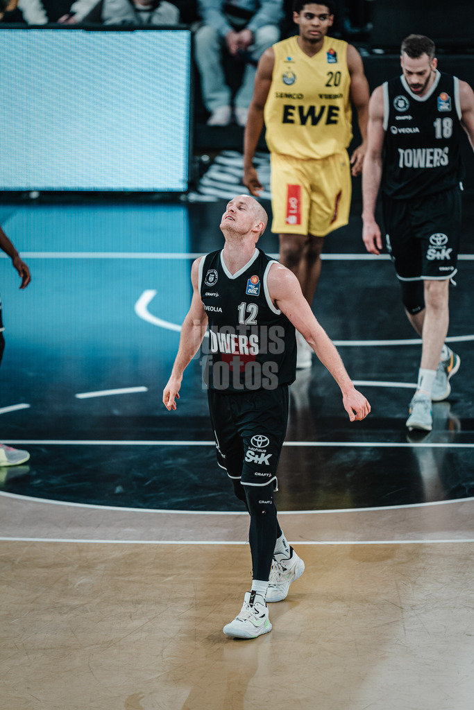 Basketball | Männer | Saison 2023/2024 | easyCredit Basketball Bundesliga | Veolia Towers Hamburg vs. EWE Baskets Oldenburg | 20.01.2024 | Seth Hinrichs (#12, Hamburg Towers) ärgert sich