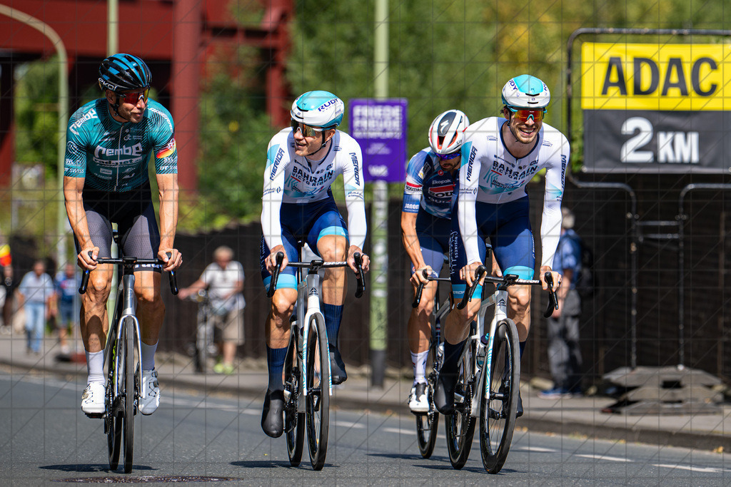 DeutschlandTour 2025 | Prolog  | Warm up der Pro’s //  20.08.25: DeutschlandTour 2025 | Prolog  / Essen / Deutschland  //   CREDIT:www.bullenfotos.de, Martin König, Hörner Weg 40, D-49078 Osnabrück, +4917663732967 // Nutzung und Weitergabe nur zu den vereinbarten Zwecken. Presseanfragen an Ersteller. Alle Rechte beim Ersteller. Honorierung nach MFM. - Realisiert mit Pictrs.com