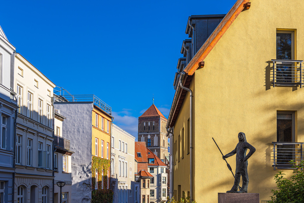 Historische Gebäude in der Straße Beginenberg in der Hansestadt Rostock im Herbst | Historische Gebäude in der Straße Beginenberg in der Hansestadt Rostock im Herbst.