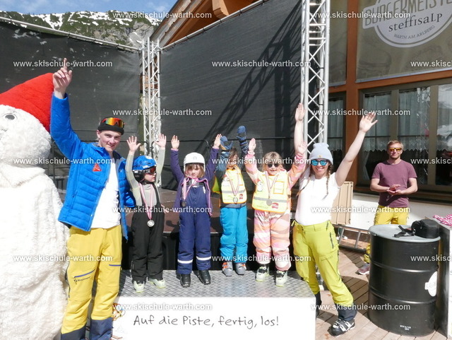 Gruppe Sophie_Golo | Photos von der Skischule Warth - Realisiert mit Pictrs.com