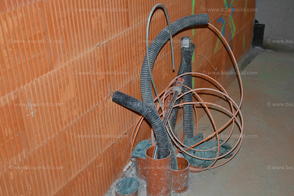 bib-lg17-elektroinstallation-0114 | Nach LV-Leistungsgruppen sortierte Detailfotos über den Bau eines Hauses. Alle Hausbau-Bilder direkt vom Urheber und Autor der Website Haus-Selber-Bauen.com