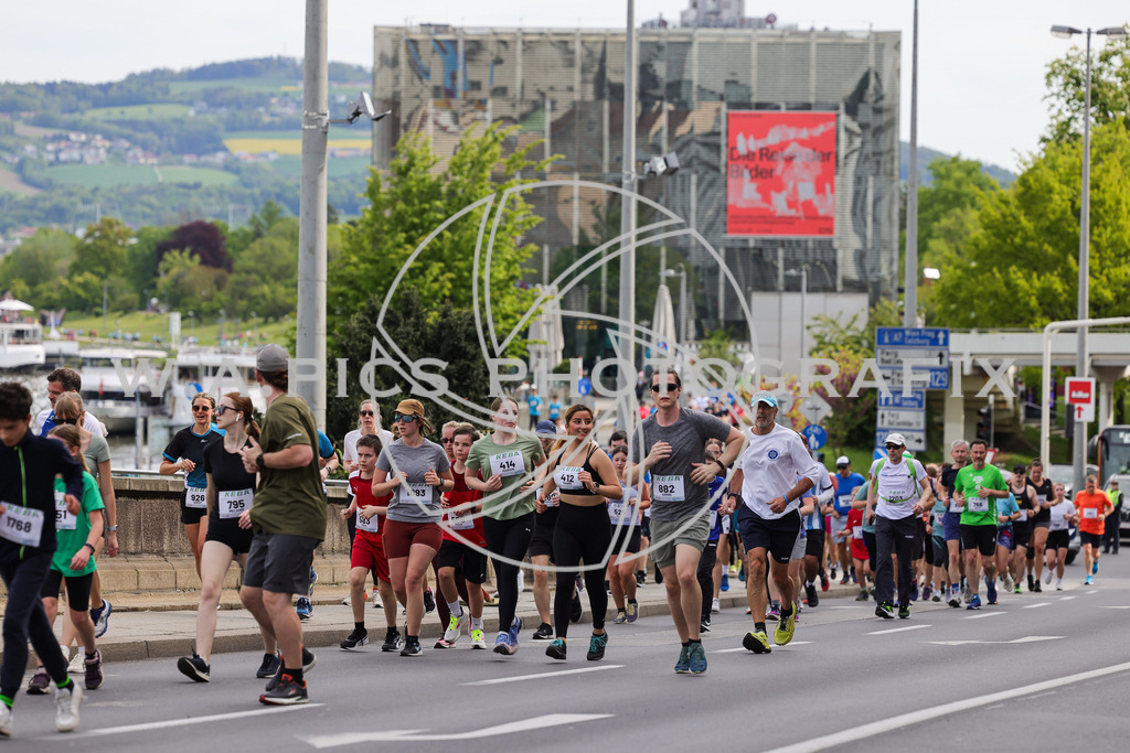 ..... | Int. 3 Brückenlauf Linz, Foto: WAPICS/Binder Manuel