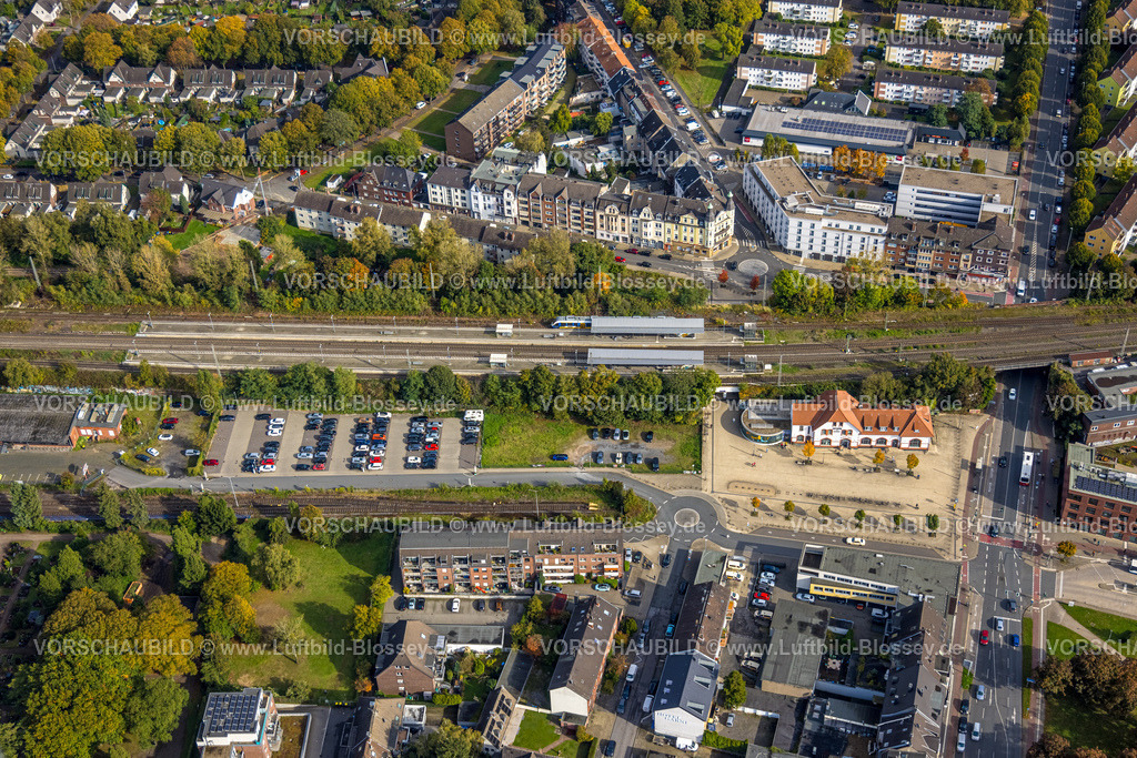 Moers241012988 | Luftbild, Bahnhof Moers Hbf und Bahnhofsgebäude mit Bahnhofsvorplatz, Moers, Moers, Ruhrgebiet, Nordrhein-Westfalen, Deutschland