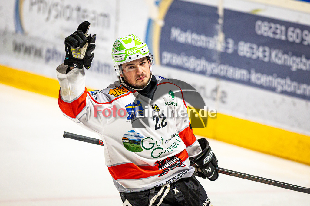 EHC Königsbrunn PINGUINE gegen TSV Peißenberg MINERS | Eishockey Bayernliga Herren Playoffs Viertelfinale 2024/25 - Spiel 5 von 7, EHC Königsbrunn PINGUINE gegen TSV Peißenberg MINERS, 20250218,Sinan ONDÖRTOGLU (MINERS 22) Torjubel, Freisteller,2025-02-18 in Königsbrunn (Eisstadion Königsbrunn)Sinan ONDÖRTOGLU (MINERS 22)Copyright: WolfgangxLindner foto-lindner.de