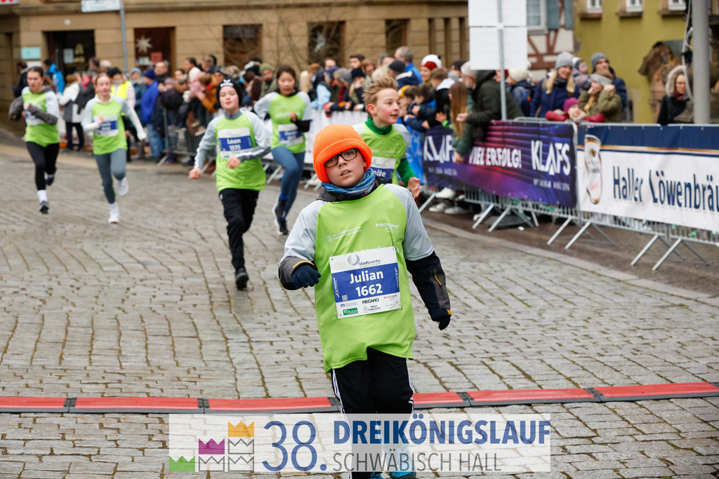 1700m Stadtwerke Jugendlauf | 3 Koenigslauf 2024 1700m Stadtwerke Jugendlauf - Realisiert mit Pictrs.com