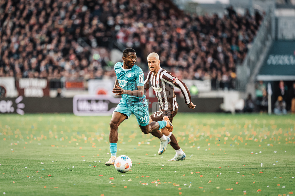 Fußball | Männer | Saison 2025/2026  | Fußball-Bundesliga | 07. Spieltag | FC St. Pauli vs. TSG Hoffenheim | 19.10.2025 | Bazoumana Toure (#29, TSG Hoffenheim) am Ball