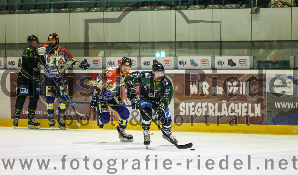 2022-12-09_133_TSV_Erding_gegen_EHC_Waldkraiburg | Erding, Deutschland, 09.12.2022:
Eishockey, Bayernliga 2022 / 2023, 19. Spieltag, TSV Erding gegen EHC Waldkraiburg, Endergebnis: 9:2

Philipp Michl (Erding Gladiators, #77)

Foto: Christian Riedel / fotografie-riedel.net