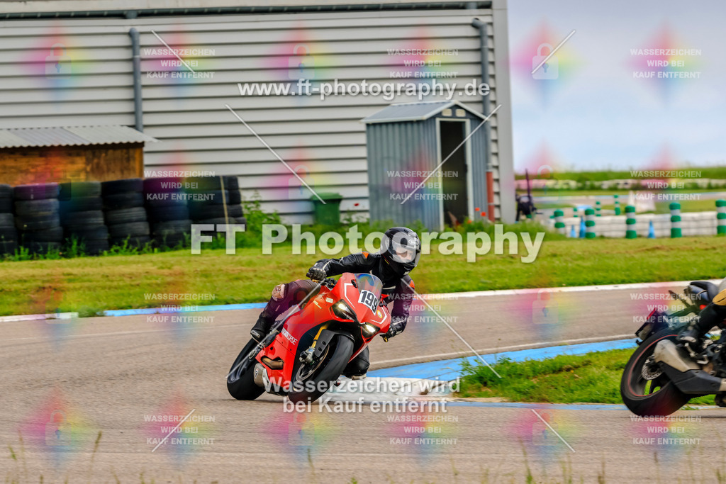 MotoTeam-8074 | Hier findet Ihr Bilder von Touristenfahrten auf der Nürburgring Nordschleife oder von anderen Veranstaltungen die ich besucht habe. Viel Spass beim Durch Schauen 