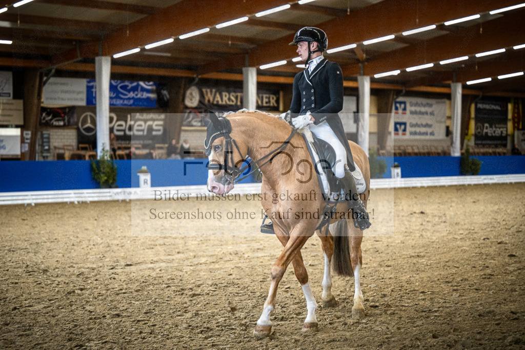 DOS_2235 | Entdecke hochwertige Reitturnierfotos von Foto Oger. Professionell, emotional und authentisch – jetzt Lieblingsmomente im Shop bestellen.Deutschlandweite Turnierfotografie. - Realisiert mit Pictrs.com