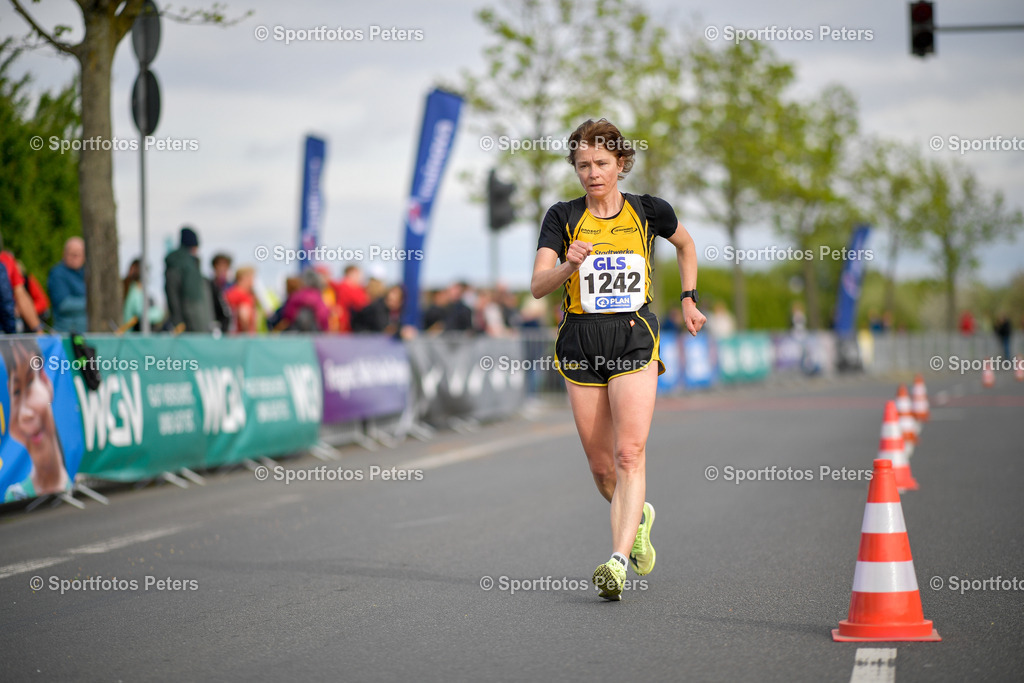 _KP17868_1 | 13.04.2025, xkaix, Leichtathletik Deutsche Meisterschaft 2025, Straßengehen v.l. Bianca Schenker (LG Vogtland) - Realisiert mit Pictrs.com