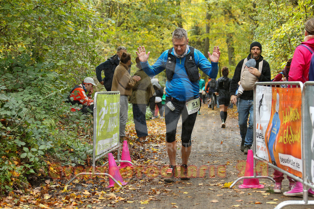 251026_1317_EX1_3094 | Sportfotografie im Rhein-Sieg Kreis, Köln, Bonn, NRW, Rheinland Pfalz, Hessen, etc. Unser Tätigkeitsfeld umfasst den Laufsport vom Volkslauf über den Marathon, Duathlon, Triathon bis zum Ultralauf wie Kölnpfad Ultra oder Schindertrail.