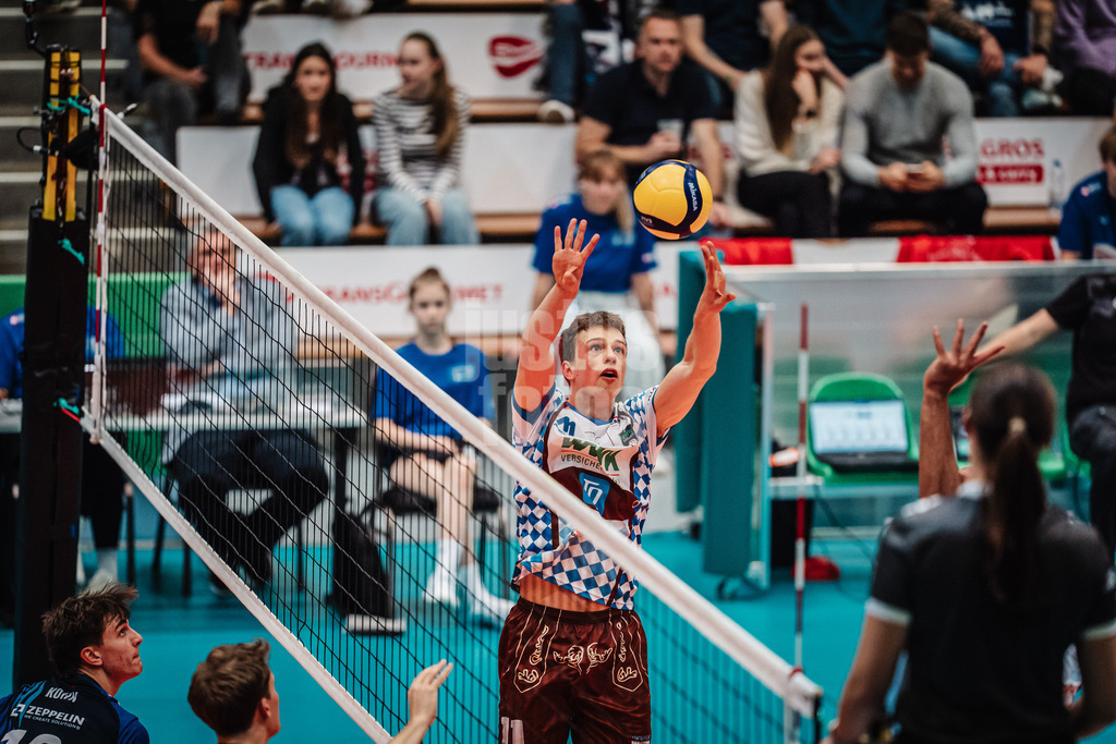 Volleyball | Herren | Saison 2025/2026 | Volleyball Ligacup | VfB Friedrichshafen vs. WWK Volleys Herrsching | 12.10.2024 | Zuspiel von Tobias Hosch (#11, WWK Volleys Herrsching)