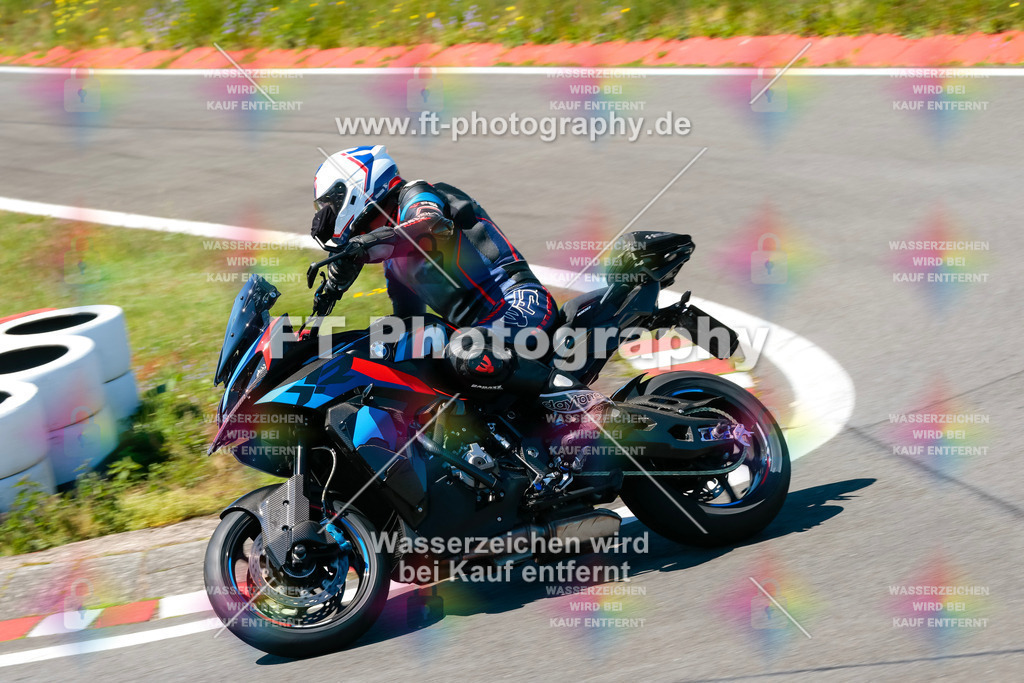 Moto-TeamOBK-21908 | Hier findet Ihr Bilder von Touristenfahrten auf der Nürburgring Nordschleife oder von anderen Veranstaltungen die ich besucht habe. Viel Spass beim Durch Schauen 