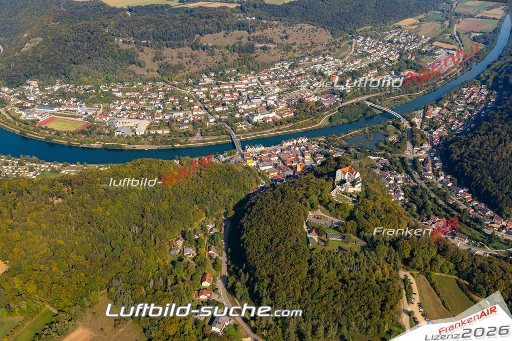 Aktuelles Luftbild von altstadt Riedenburg - Die Luftaufnahme wurde 2020 mittels UL-Flugzeug erstellt ( keine Drohne ) - hochauflösende Kamera-Systeme von  Canon -Beste Qualität - Für grossformatige Ausdrucke geeignet. Die Geschenkidee !