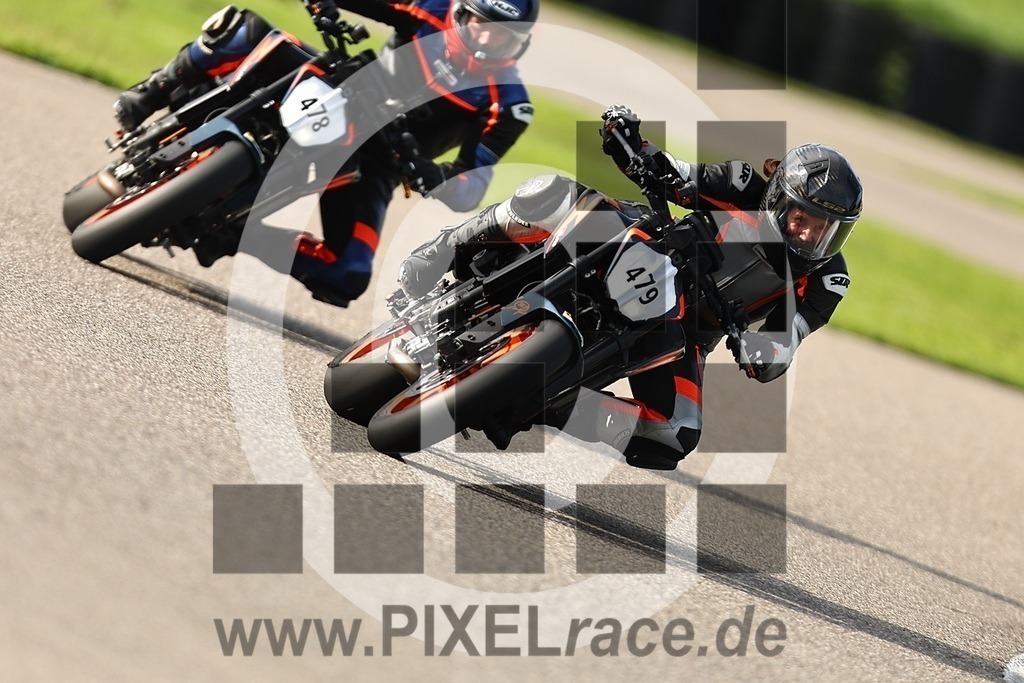 0479-20250928_00614 | Schöne Erinnerungen an spannende Momente - das festzuhalten ist unser Job. PIXELrace.de ist seit 2003 auf den Rennstrecken Europas unterwegs um die Action draußen beim Fahren und die wunderbare Stimmung imm Fahrerlager für euch einzufangen.