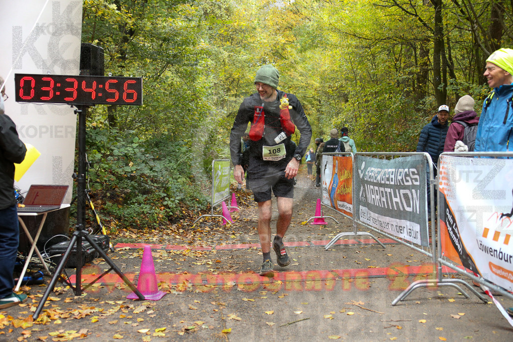 251026_1336_EX1_3751 | Sportfotografie im Rhein-Sieg Kreis, Köln, Bonn, NRW, Rheinland Pfalz, Hessen, etc. Unser Tätigkeitsfeld umfasst den Laufsport vom Volkslauf über den Marathon, Duathlon, Triathon bis zum Ultralauf wie Kölnpfad Ultra oder Schindertrail.