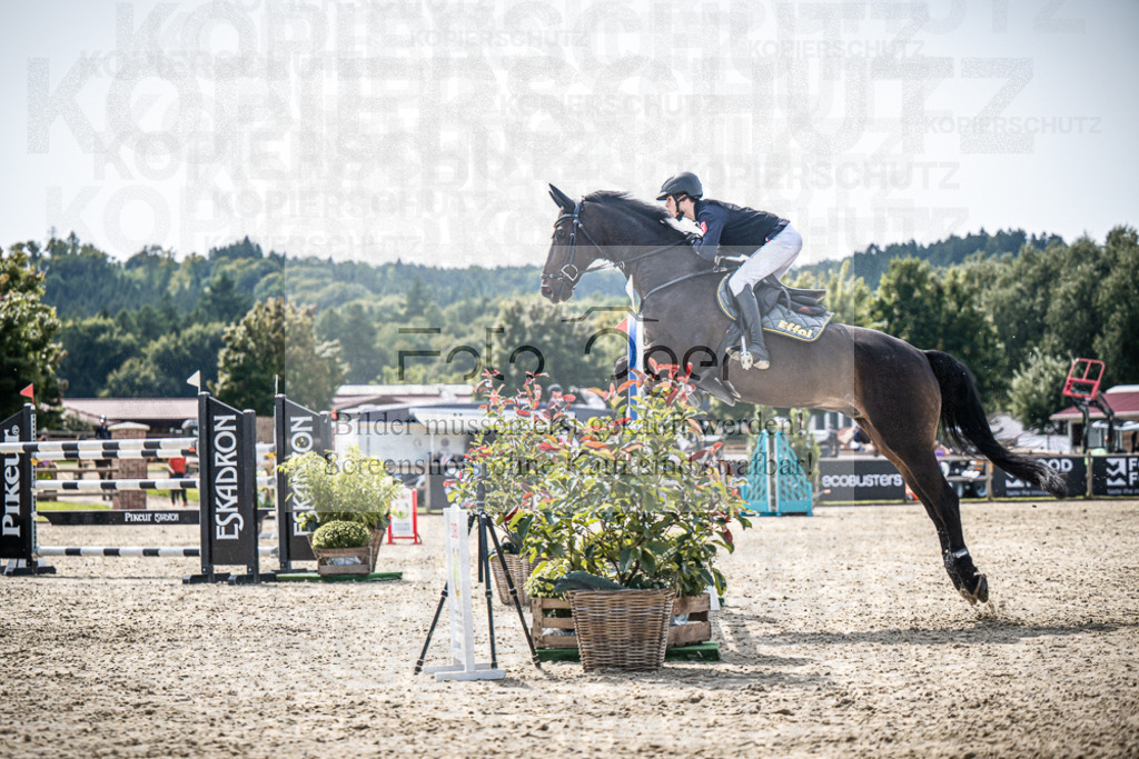 DOS_8143 | Entdecke hochwertige Reitturnierfotos von Foto Oger. Professionell, emotional und authentisch – jetzt Lieblingsmomente im Shop bestellen.Deutschlandweite Turnierfotografie. - Realisiert mit Pictrs.com