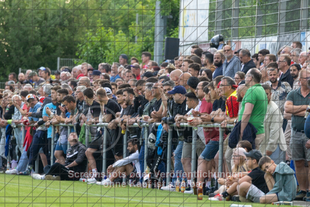 20250616_195744_0640 | #,  TV Eybach (weiß) vs. 1.FC Donzdorf II (rot), Fussball, Entscheidungsspiel 3 in Kreisliga A3 - Bezirk Neckar/Fils, Saison 2024/2025, Rasensportplatz, Staufenecker Str. 41, 73084 Salach, 16.06.2025 - 18:30 Uhr,Foto: PhotoPeet-Sportfotografie/Peter Harich