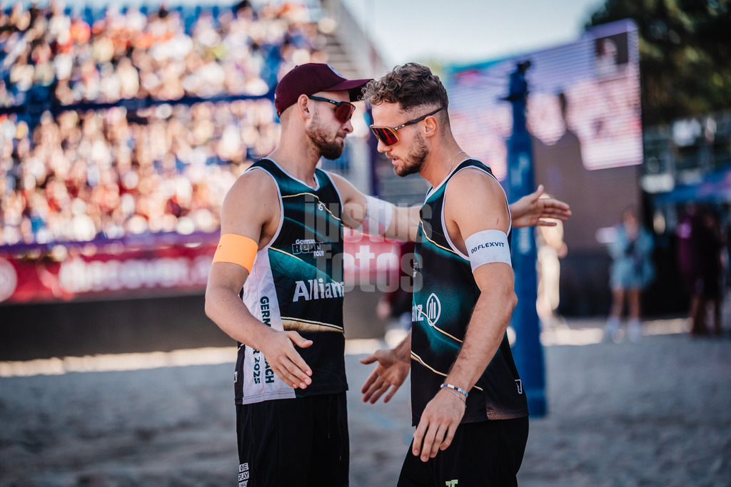 Beachvolleyball | Spiel um Platz Drei | Finale | Deutsche Meisterschaften 2025 Timmendorfer Strand | 07.09.2025 | v.l. Benedikt Sagstetter und Jonas Sagstetter