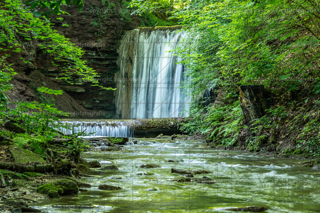 Wasserfall im Kurpark | Das ist das Februarmotiv meines neuen Kalenders "Zeitreise durch Heilbad Heiligenstadt- Die 1960er und Heute" - Realisiert mit Pictrs.com