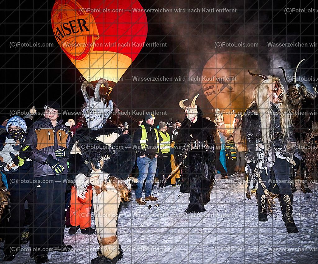 _ALP8350_NACHTderBALLONE_Lackenhof_Gaminger Oetscherteufel | ... mit dem Ballonsportclub Ötscherland aus Wieselburg, der Bergrettung Lackenhof mit einer Schauübung, der Perchtengruppe 'Gaminger Ötscherteufeln' und dem Musikverein Lackenhof, die Ballonfahrer spendeten ihre Gage in diesem Jahr dem schwer verunglückten Gerald Bernreiter alias 'KLEX' der erst nach der ReHa und einem Umbau seines Hauses in Lackenhof frühestens im Mai 2026 wieder nach Hause kommen kann, So 28. Dezember 2025.