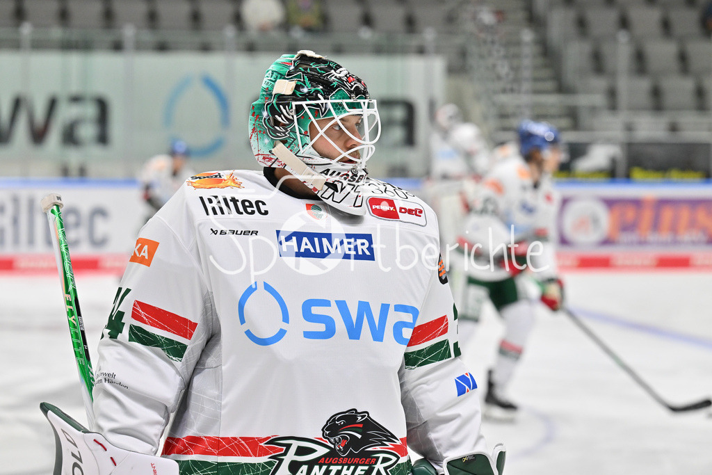 Augsburger Panther - Moser Medical Graz99ers | im Bild AEV Keeper Michael GARTEIG (Augsburger Panther 34 beim warmmachen / Einzelfoto / Freisteller / Testspiel: Augsburger Panther - Moser Medical Graz99ers; Curt Frenzel Stadion am 31.08.2025