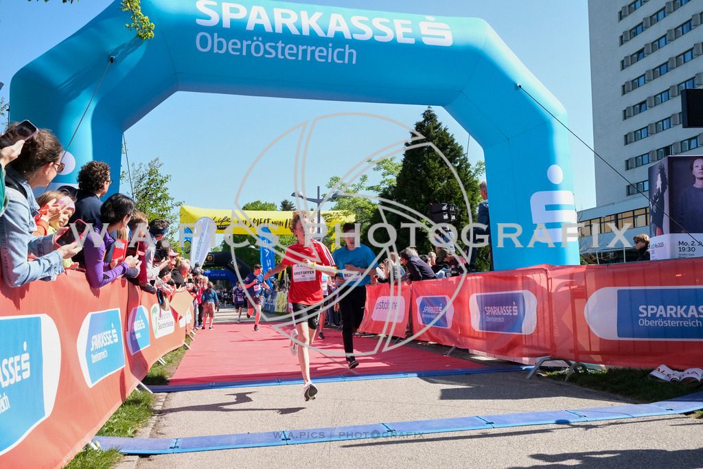 ..... | LINZ,AUSTRIA,27.April 24, Int. 3 Brückenlauf Linz  , Image shows: Photo: WAPICS / Michael ring