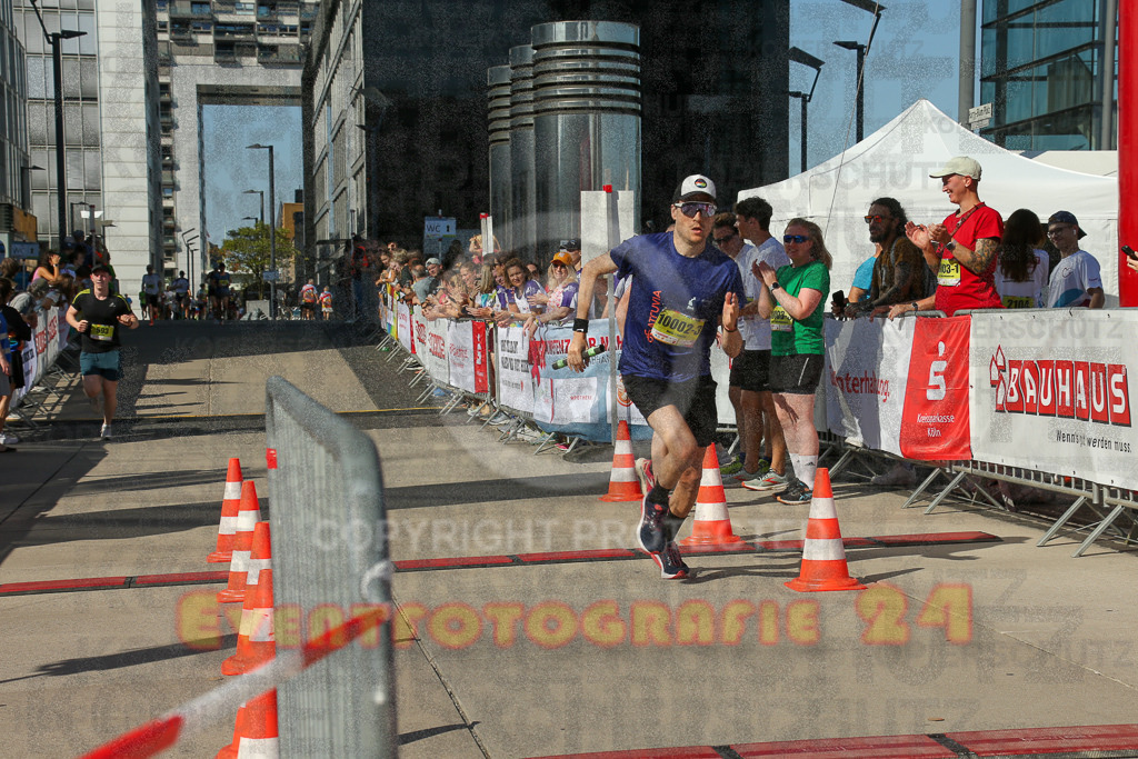 240921_1522_EX1_5286 | Sportfotografie im Rhein-Sieg Kreis, Köln, Bonn, NRW, Rheinland Pfalz, Hessen, etc. Unser Tätigkeitsfeld umfasst den Laufsport vom Volkslauf über den Marathon, Duathlon, Triathon bis zum Ultralauf wie Kölnpfad Ultra oder Schindertrail.