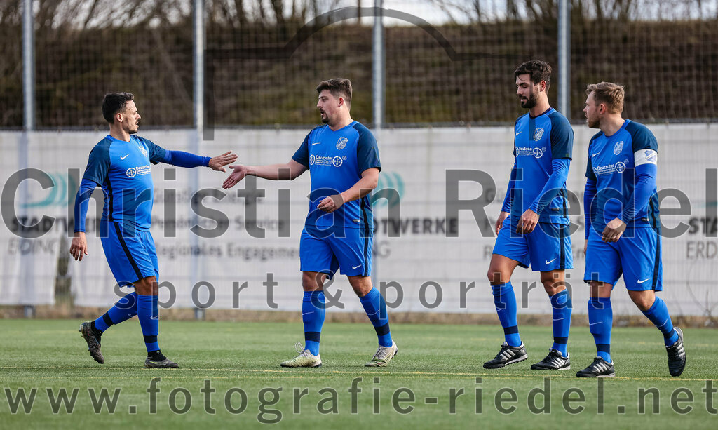 2024-02-24_107_FC_Langengeisling_gegen_FC_Walkertshofen | Erding, Deutschland, 24.02.2024:
Fußball, Bezirksliga Oberbayern Ost 2023 / 2024, Testspiel, FC Langengeisling gegen FC Walkertshofen, Endergebnis: 5:3

Maximilian Hintermaier (FC Langengeisling, #13), Florian Rupprecht (FC Langengeisling, #11), Kilian Stenzel (FC Langengeisling, #32), Hannes Dornauer (FC Langengeisling, #33)

Foto: Christian Riedel / fotografie-riedel.net