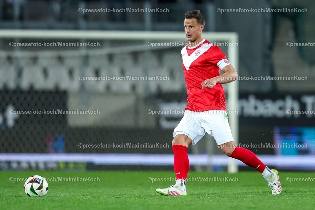 RWE06042501141 | 2025.04.06, Fußball, 3.Liga, Rot-Weiss Essen - FC Hansa Rostock, Stadion Hafenstraße, Saison 2024 2025: Michael Schultz (RWE #4) DFB regulations prohibit any use of photographs as image sequences and or quasi-video.