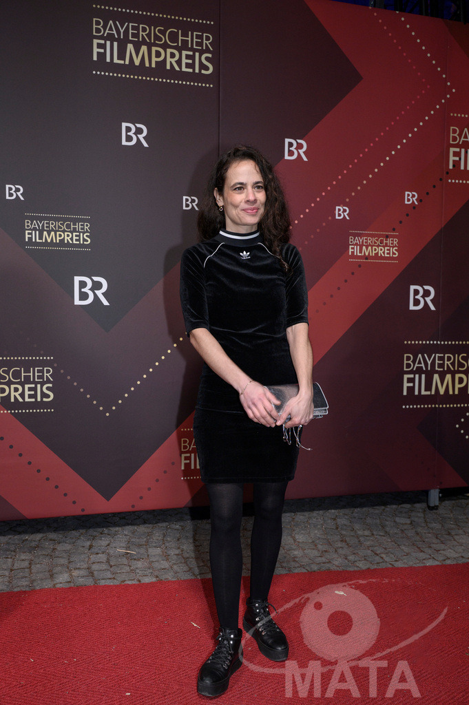 _DWI4938 | Maya Haddad bei der Verleihung des 47. Bayerischen Filmpreises 2026  im Prinzregententheater. München, Deutschland. Der Bayerische Filmpreis wird seit 1979 von der Bayerischen Staatsregierung verliehen, um die Bedeutung des Kinofilms als Kulturgut herauszustellen - Realized with Pictrs.com