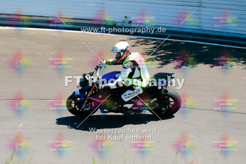 Moto-TeamOBK-22390 | Hier findet Ihr Bilder von Touristenfahrten auf der Nürburgring Nordschleife oder von anderen Veranstaltungen die ich besucht habe. Viel Spass beim Durch Schauen 