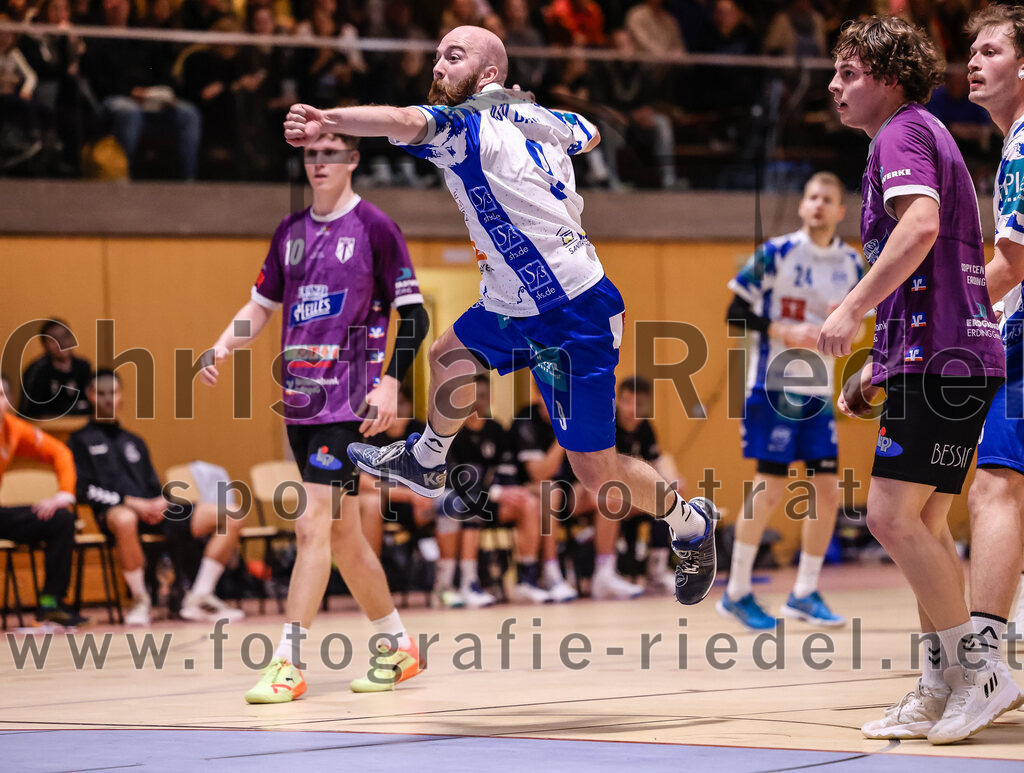 2024-11-24_053_SpVgg_Altenerding_gegen_ASV_Dachau | Erding, Deutschland, 24.11.2024:Handball, Bezirksoberliga Männer 2024 / 2025, 8. Spieltag, SpVgg Altenerding gegen ASV Dachau, Endergebnis: 30:23Tim Steininger (SpVgg Altenerding, #10), Sebastian Hölle (ASV Dachau, #9)Foto: Christian Riedel / fotografie-riedel.net