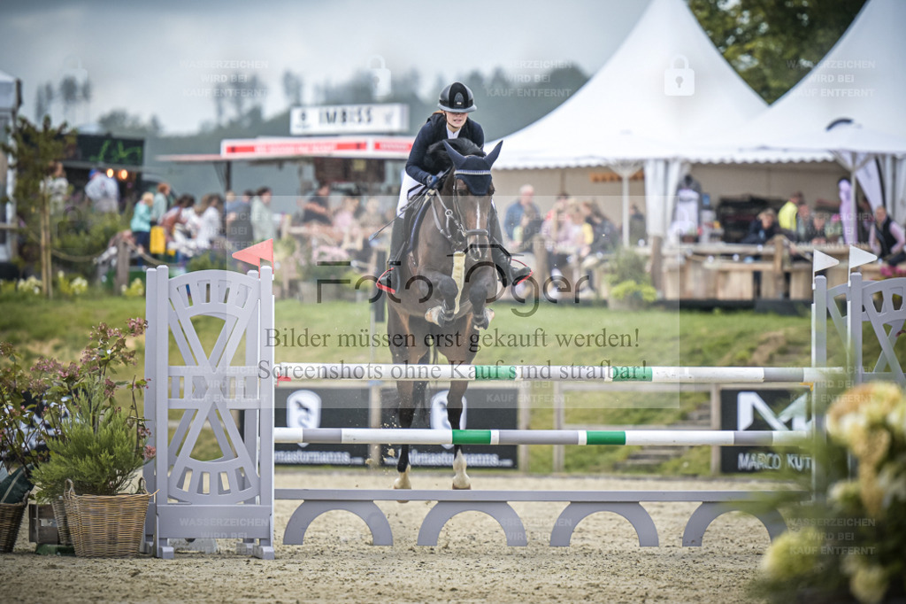 DOS_2525 | Entdecke hochwertige Reitturnierfotos von Foto Oger. Professionell, emotional und authentisch – jetzt Lieblingsmomente im Shop bestellen. - Realisiert mit Pictrs.com