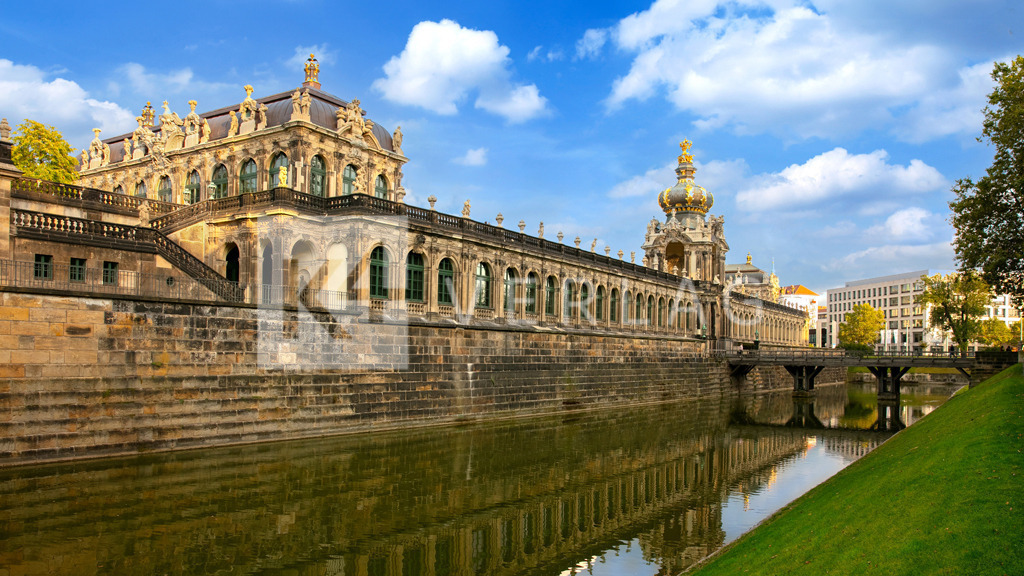 Panorama-Zwinger-Dresden-Kronentor-FOCO4864 | Blick auf das Kronentor am Zwinger Dresden - Realisiert mit Pictrs.com