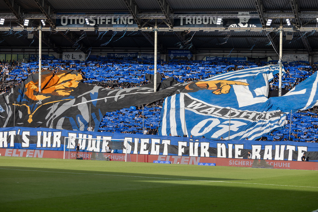 Fußball 3. Liga, Saison 2026/27, 1. Spieltag: Waldhof Mannheim gegen Fortuna Düsseldorf | Fußball 3. Liga, Saison 2026/27, 1. Spieltag: Waldhof Mannheim gegen Fortuna Düsseldorf***Tolle Choreografie der Fans von Waldhof Mannheim - Realisiert mit Pictrs.com