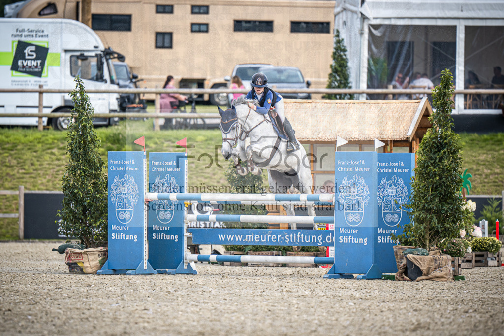 DOS_3814 | Entdecke hochwertige Reitturnierfotos von Foto Oger. Professionell, emotional und authentisch – jetzt Lieblingsmomente im Shop bestellen.Deutschlandweite Turnierfotografie. - Realisiert mit Pictrs.com