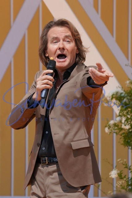 100722Ho5632 | Uwe Busse - Immer wieder sonntags - Staffel 5
Volles Haus bei der ARD Live Unterhaltungsshow Immer wieder sonntags ( IWS ).

Deutschland, Rust, Europapark, 10.07.2022