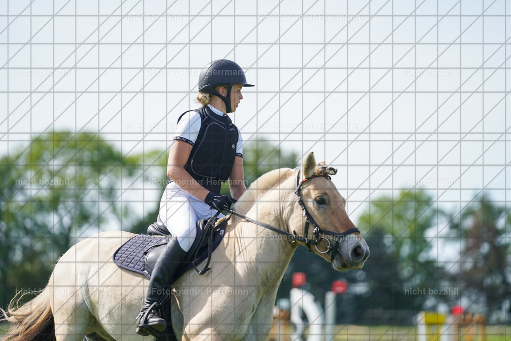 20230917-FAH09557 | Landsberg am Lech, 2023, Kaufbeuren, Kempten, Allgäu, Turnierfotografen Bayern, Fotoagentur Herrmann, Turnierbilder, Reitsport Fotos, Pferdefotograf, Augsburg, Bad Tölz, Dachau, Karlsfeld, Memmingen, Buchloe, Schwabmünchen