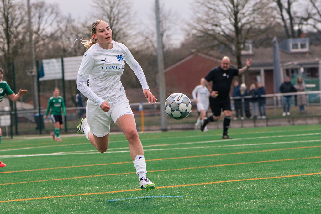 Fußball I Frauen I Saison 2025-2026 I Landesliga Weser-Ems I 13. Spieltag I BW Lohne - SV Olympia Uelsen I 9180 | jns.sportfotos - Realisiert mit Pictrs.com
