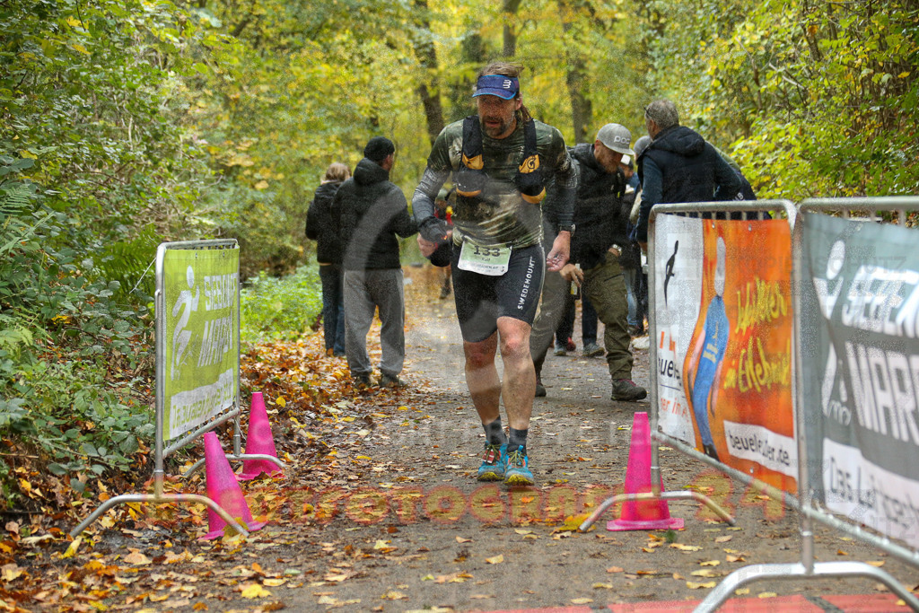 251026_1336_EX1_3738 | Sportfotografie im Rhein-Sieg Kreis, Köln, Bonn, NRW, Rheinland Pfalz, Hessen, etc. Unser Tätigkeitsfeld umfasst den Laufsport vom Volkslauf über den Marathon, Duathlon, Triathon bis zum Ultralauf wie Kölnpfad Ultra oder Schindertrail.